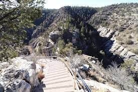 Flagstaff hiking trails - Walnut Canyon Island Trail